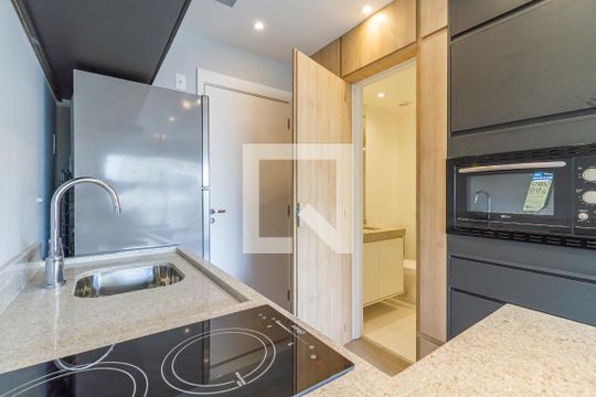 Cozinha de kitnet/studio à venda com 1 quarto, 29m² em Paraíso, São Paulo