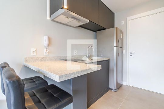 Cozinha de kitnet/studio à venda com 1 quarto, 29m² em Paraíso, São Paulo