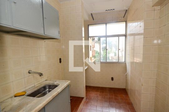Cozinha de apartamento para alugar com 1 quarto, 60m² em Lourdes, Belo Horizonte