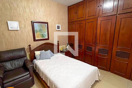 Quarto 1 de casa à venda com 3 quartos, 360m² em Renascença, Belo Horizonte