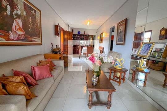 Casa à venda com 3 quartos, 360m² em Renascença, Belo Horizonte