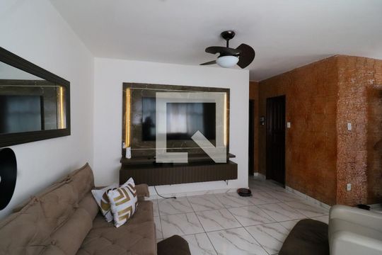 Sala de casa à venda com 5 quartos, 374m² em Portuguesa, Rio de Janeiro