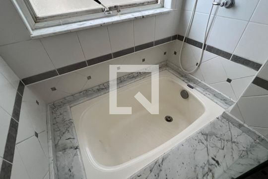 Banheiro da Suíte 1 de apartamento para alugar com 4 quartos, 390m² em Jardim Paulista, São Paulo