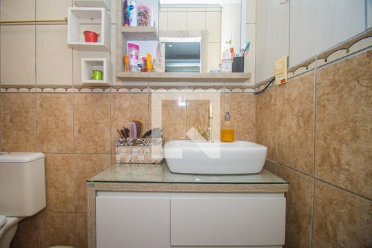 Banheiro da Suíte de casa de condomínio à venda com 2 quartos, 98m² em Morro Santana, Porto Alegre