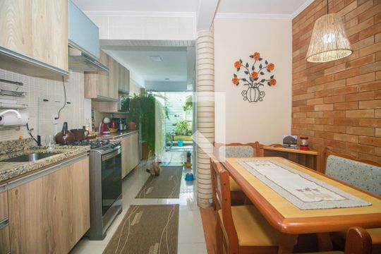 Cozinha e Área de Serviço de casa de condomínio à venda com 2 quartos, 98m² em Morro Santana, Porto Alegre