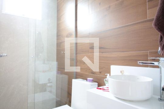 Banheiro Social de apartamento à venda com 3 quartos, 75m² em Liberdade, Belo Horizonte