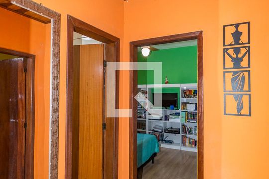 Corredor de casa para alugar com 5 quartos, 252m² em Darcy Vargas, Belo Horizonte