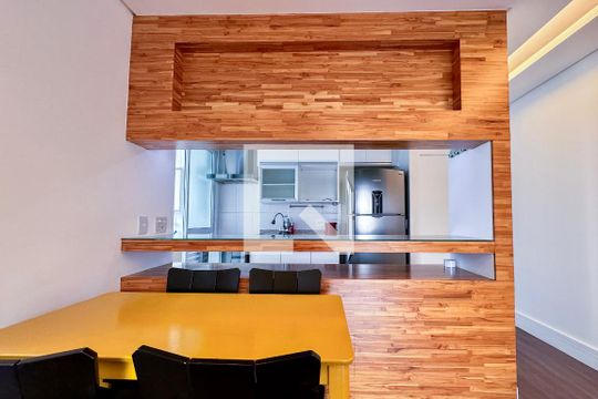 Cozinha de apartamento para alugar com 2 quartos, 57m² em Itaim Bibi, São Paulo