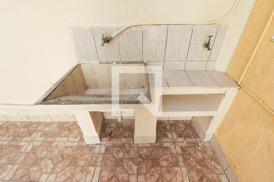 Área de Serviço de casa para alugar com 1 quarto, 20m² em Parque Peruche, São Paulo