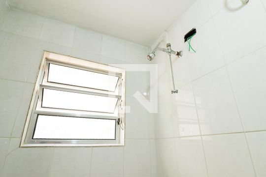 Banheiro de casa para alugar com 1 quarto, 20m² em Parque Peruche, São Paulo
