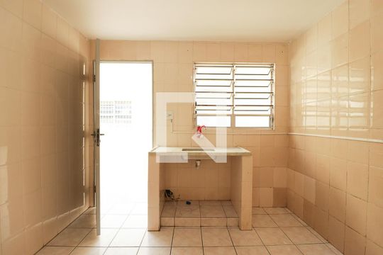 Cozinha de casa para alugar com 1 quarto, 20m² em Parque Peruche, São Paulo