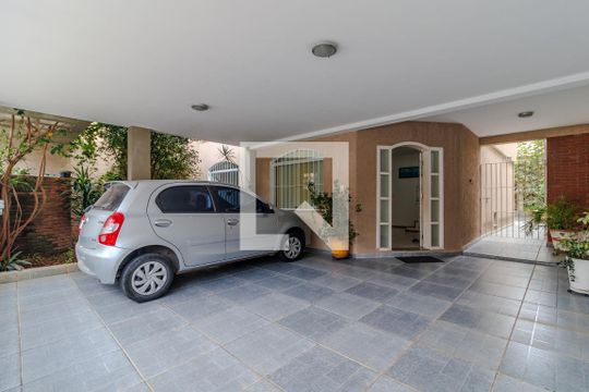 Garagem de casa para alugar com 3 quartos, 300m² em Jardim Paulista, Taboão da Serra
