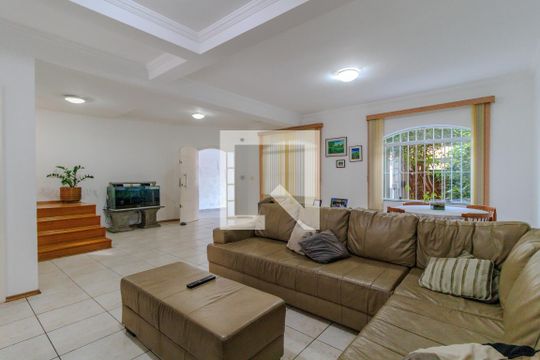 Casa para alugar com 3 quartos, 300m² em Jardim Paulista, Taboão da Serra