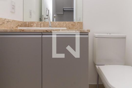 Banheiro de kitnet/studio para alugar com 1 quarto, 25m² em Vila Mariana, São Paulo