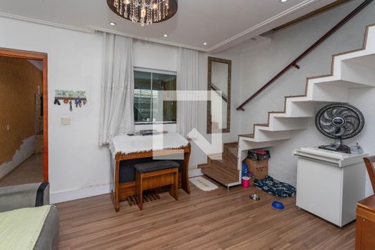 Casa à venda com 5 quartos, 225m² em Piraporinha, Diadema