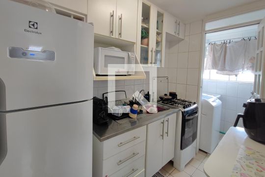 Cozinha de apartamento à venda com 2 quartos, 45m² em Jardim São Vicente, Campinas