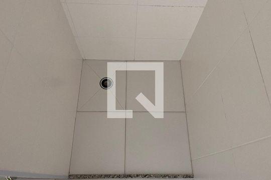 Banheiro de apartamento para alugar com 2 quartos, 35m² em Barra Funda, São Paulo