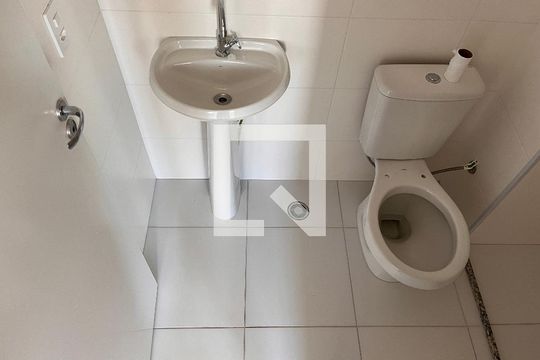Banheiro de apartamento para alugar com 2 quartos, 35m² em Barra Funda, São Paulo