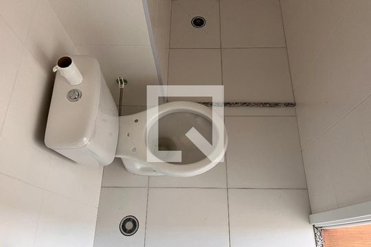 Banheiro de apartamento para alugar com 2 quartos, 35m² em Barra Funda, São Paulo