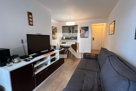Sala de TV de apartamento à venda com 2 quartos, 70m² em Cerqueira César, São Paulo