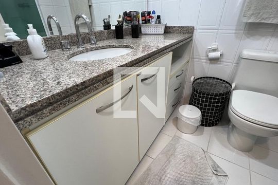 Banheiro da Suíte de apartamento para alugar com 2 quartos, 70m² em Cerqueira César, São Paulo