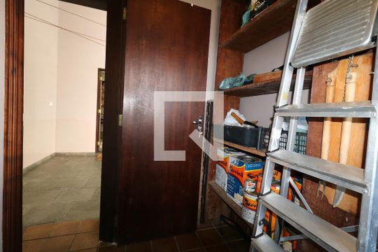 Quarto de Serviço de casa à venda com 4 quartos, 300m² em Vila Valparaíso, Santo André