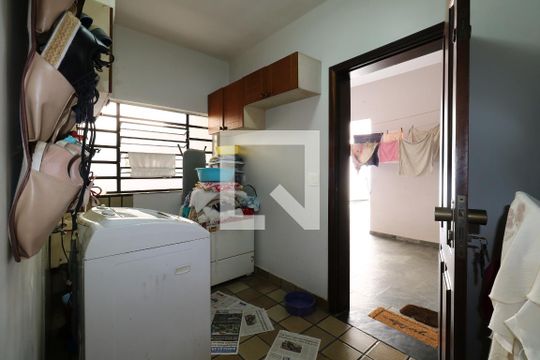 Área de Serviço de casa à venda com 4 quartos, 300m² em Vila Valparaíso, Santo André