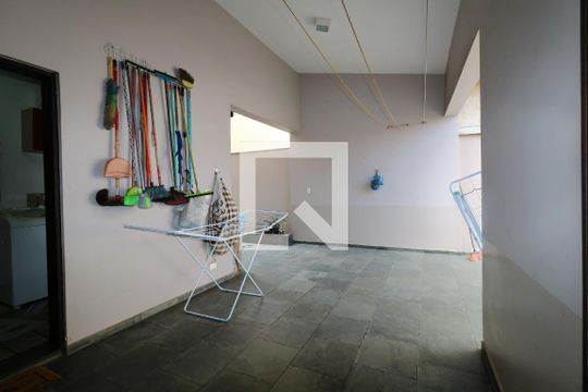 Área de Serviço de casa à venda com 4 quartos, 300m² em Vila Valparaíso, Santo André