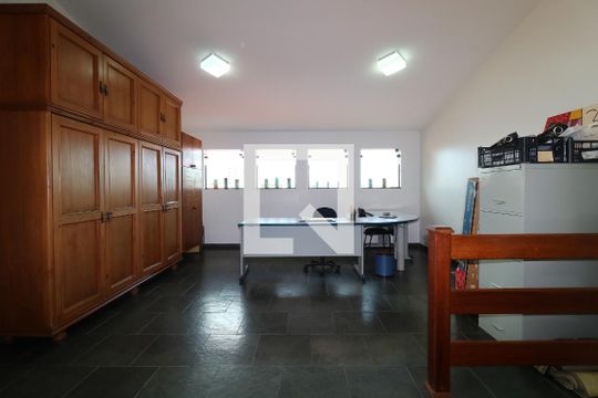 Escritório de casa à venda com 4 quartos, 300m² em Vila Valparaíso, Santo André