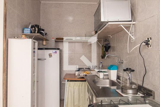 Cozinha de apartamento para alugar com 1 quarto, 50m² em Menino Deus, Porto Alegre