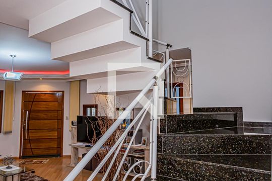 Escada de casa para alugar com 3 quartos, 243m² em Jardim Cidade Pirituba, São Paulo