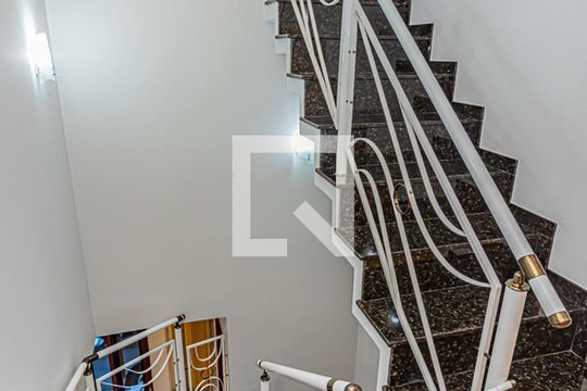 Escada de casa para alugar com 3 quartos, 243m² em Jardim Cidade Pirituba, São Paulo