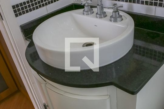 Banheiro da Suíte de apartamento para alugar com 2 quartos, 54m² em Vila Leopoldina, São Paulo