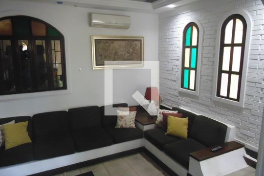 Casa para alugar com 5 quartos, 410m² em Pituba, Salvador