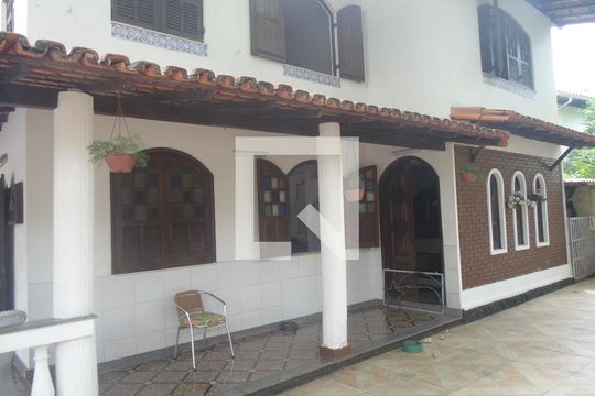 Fachada de casa para alugar com 5 quartos, 410m² em Pituba, Salvador