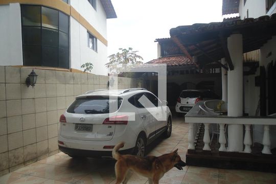 Garagem  de casa para alugar com 5 quartos, 410m² em Pituba, Salvador