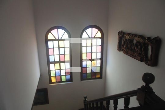 Escada  de casa para alugar com 5 quartos, 410m² em Pituba, Salvador