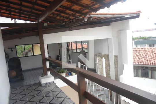 Sacada do Quarto 1 de casa para alugar com 5 quartos, 410m² em Pituba, Salvador