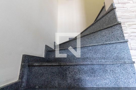 Escada de casa à venda com 2 quartos, 100m² em Jardim Nordeste, São Paulo