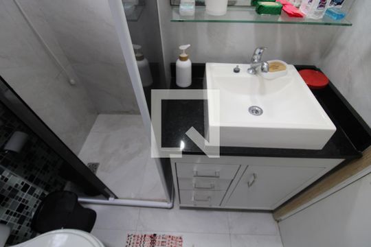 Banheiro de apartamento à venda com 2 quartos, 49m² em Vila Roque, São Paulo