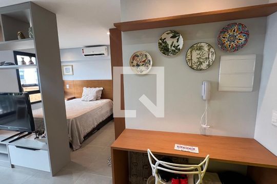 Cozinha de apartamento para alugar com 1 quarto, 31m² em Pinheiros, São Paulo