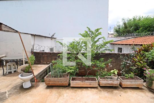 Quintal de casa para alugar com 3 quartos, 180m² em Lídice, Uberlândia