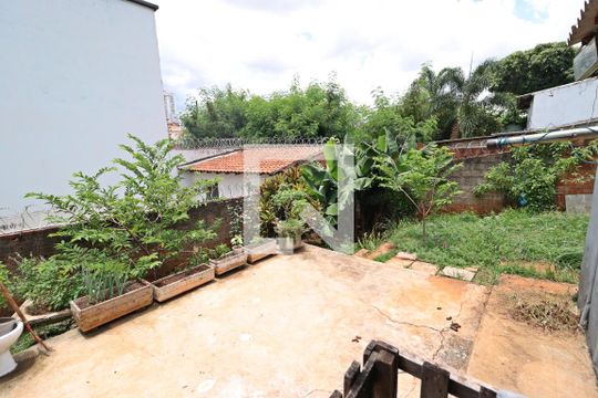 Quintal de casa para alugar com 3 quartos, 180m² em Lídice, Uberlândia