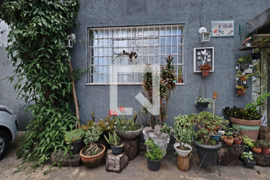 Jardim de casa para alugar com 3 quartos, 180m² em Lídice, Uberlândia