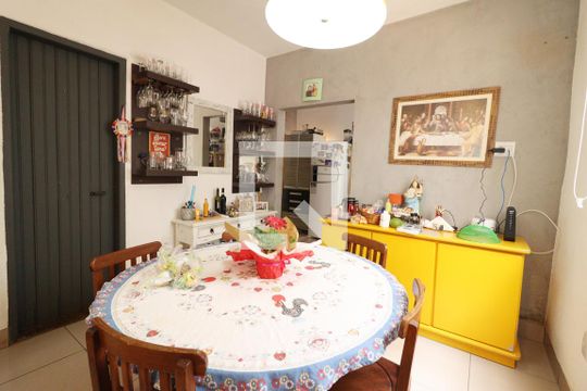 Sala 2 de casa para alugar com 3 quartos, 180m² em Lídice, Uberlândia