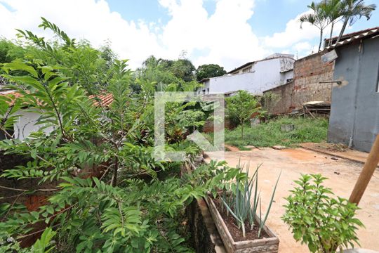 Quintal de casa para alugar com 3 quartos, 180m² em Lídice, Uberlândia