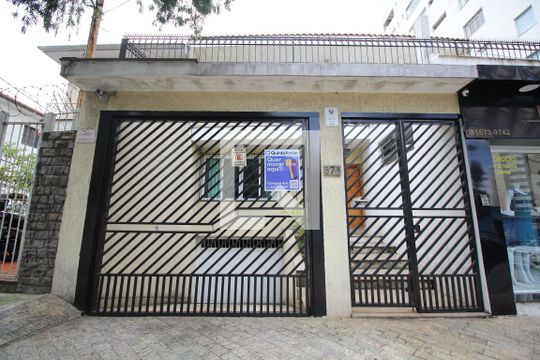 Fachada de casa à venda com 6 quartos, 360m² em Cambuci, São Paulo