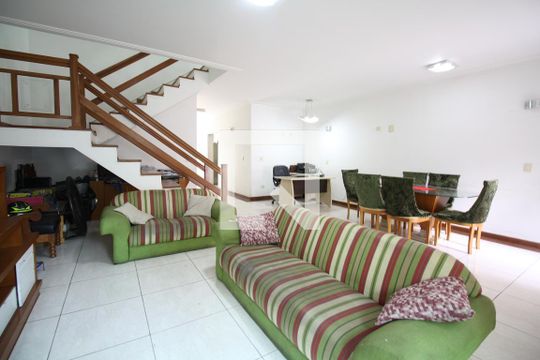 Casa à venda com 6 quartos, 360m² em Cambuci, São Paulo