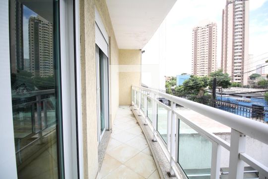 Varanda de casa à venda com 6 quartos, 360m² em Cambuci, São Paulo