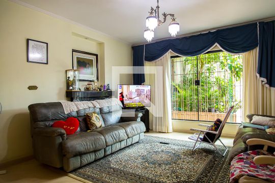 Casa à venda com 4 quartos, 207m² em Cidade Vargas, São Paulo